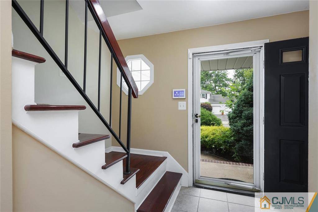 North Brunswick, NJ 08902,19 Dogwood DR