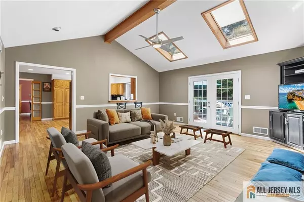 Cranbury, NJ 08512,19 Station RD