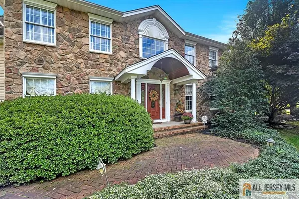 35 Parkview RD, Cranbury, NJ 08512
