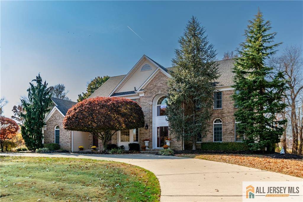 8 Ireland Brook DR, South Brunswick, NJ 08902