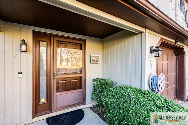 Old Bridge, NJ 08857,121 Redpine LOOP