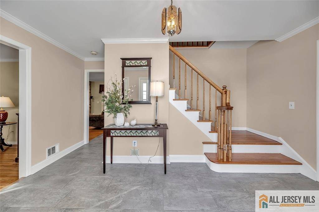 Cranbury, NJ 08512,8 Scottsdale CT