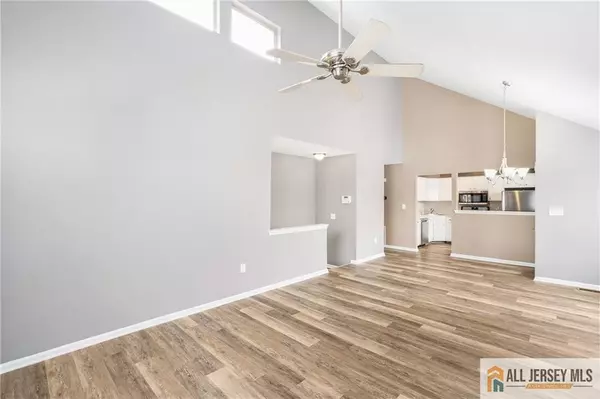 Hightstown, NJ 08520,6 Huber CT #103