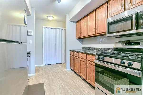 Woodbridge Proper, NJ 07095,37 Powderhorn CT #371