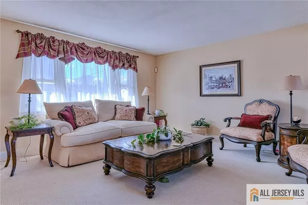 North Brunswick, NJ 08902,1209 Dakota RD