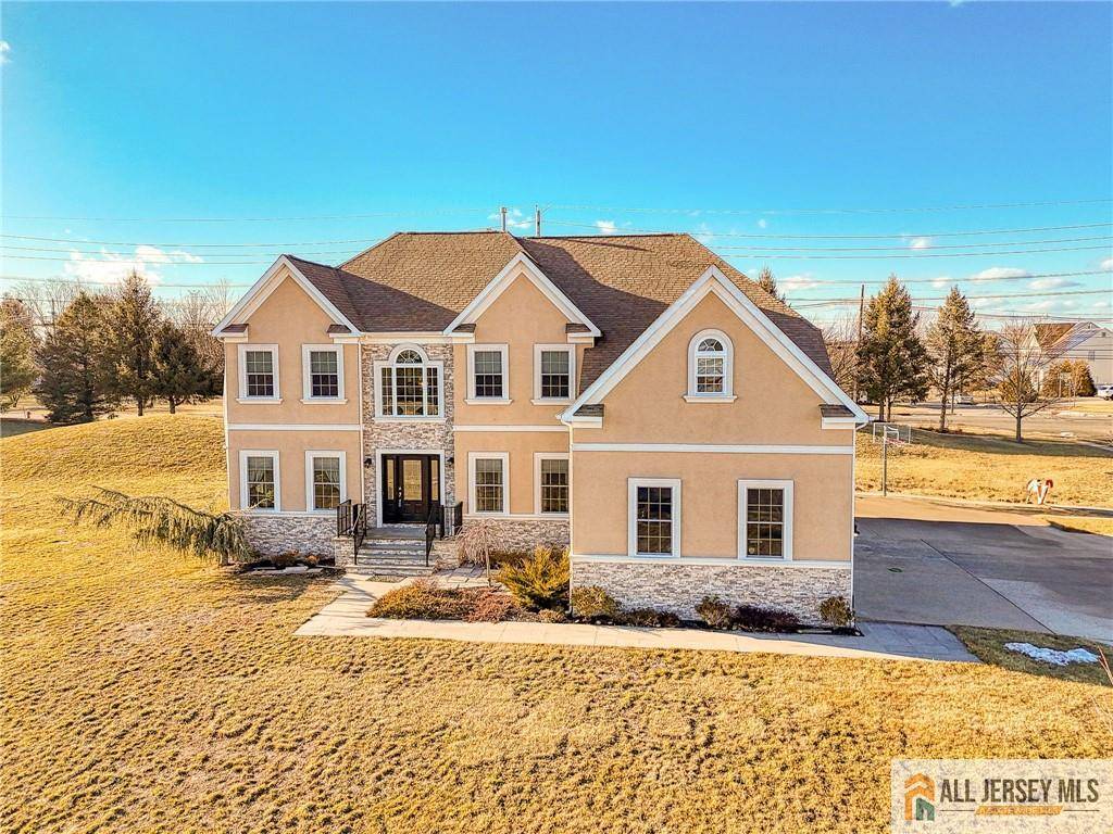 2 Kristen CT, Franklin, NJ 08873