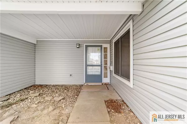 Monroe, NJ 08831,40 Haddon RD #40B