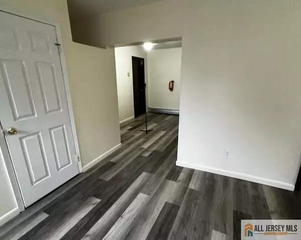 Edison, NJ 08817,45 Woodedge AVE