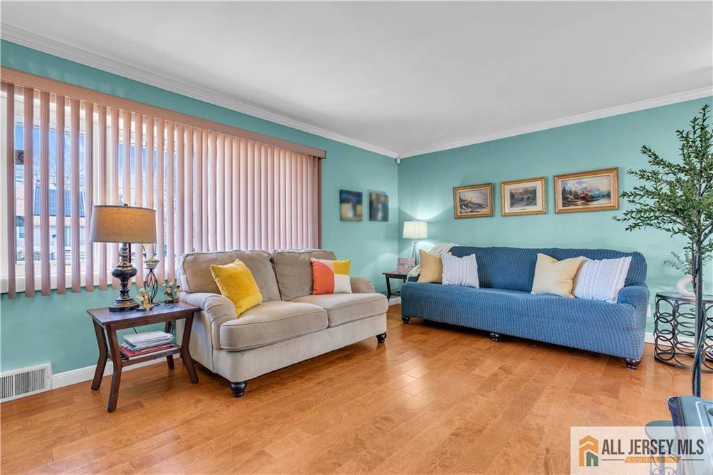 Iselin, NJ 08830,18 Adams ST