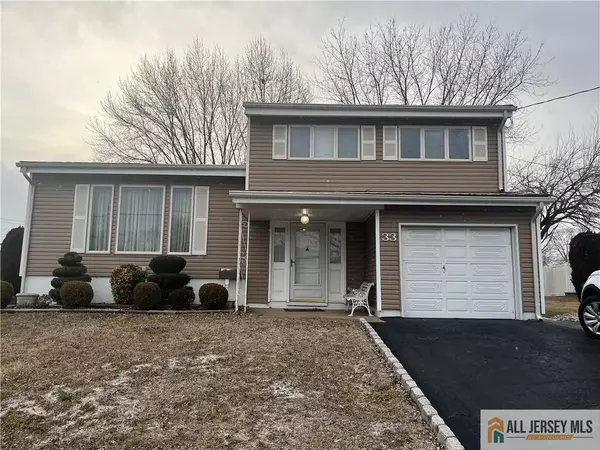 33 Gerard AVE, Old Bridge, NJ 08857