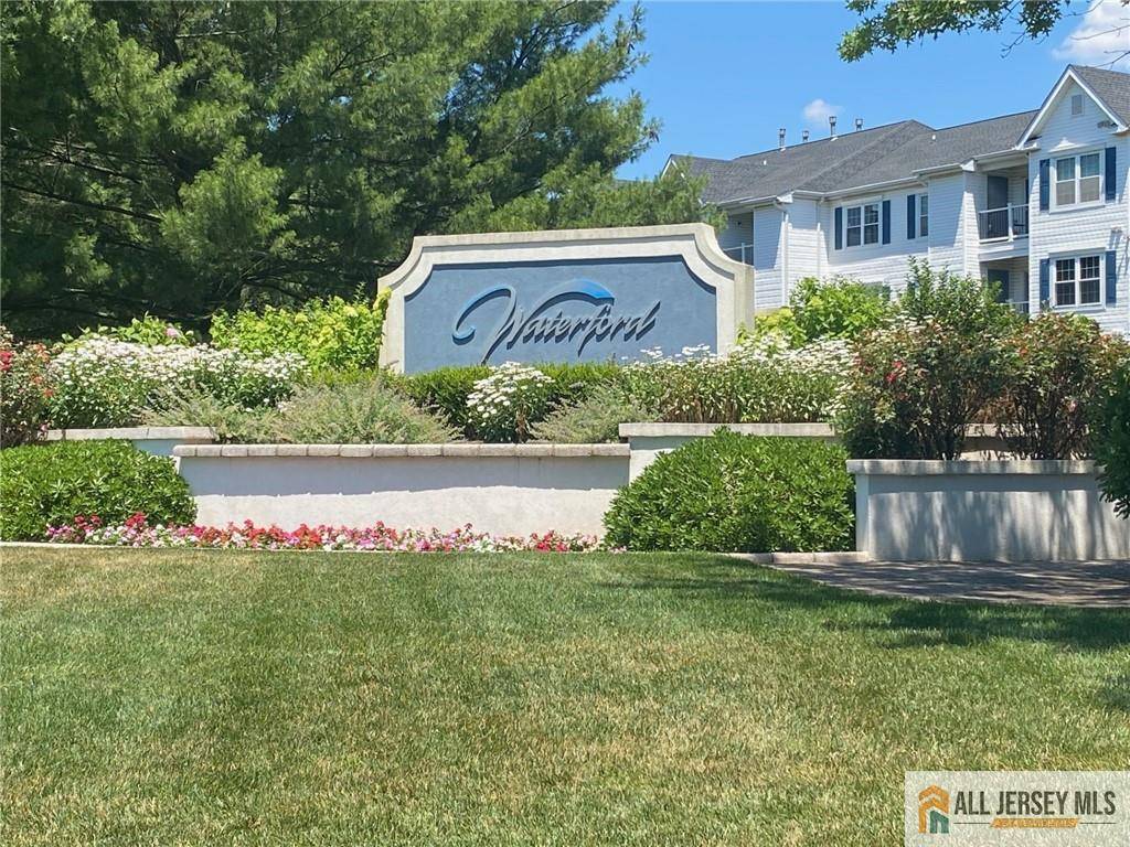 224 Waterford DR, Edison, NJ 08817