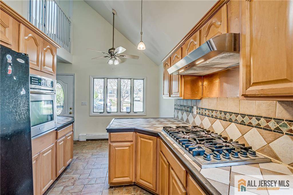 Iselin, NJ 08830,81 Coakley ST