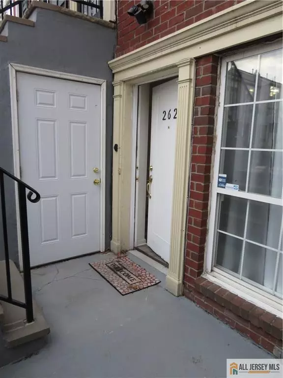 Newark, NJ 07103,262 Matthews DR #3207