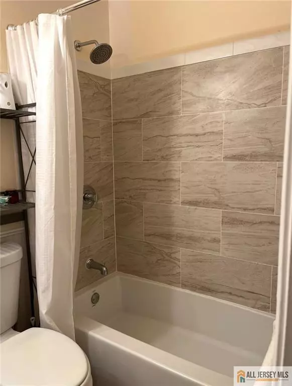 Edison, NJ 08817,1210 Wallace ST #1210