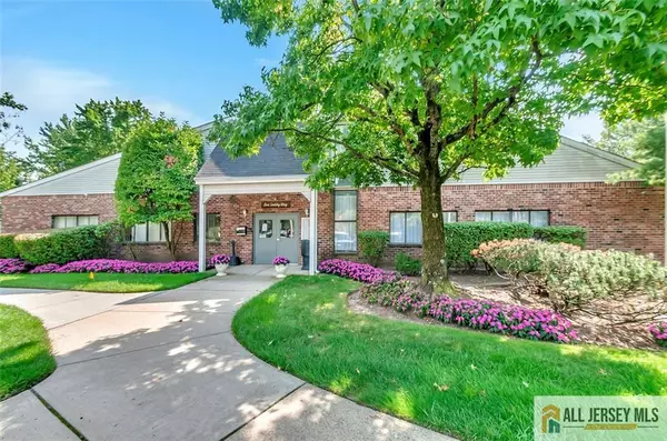 North Brunswick, NJ 08902,127 Pennsylvania WAY