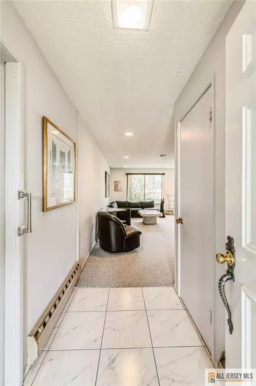 Monroe, NJ 08831,159 Pitman RD #C