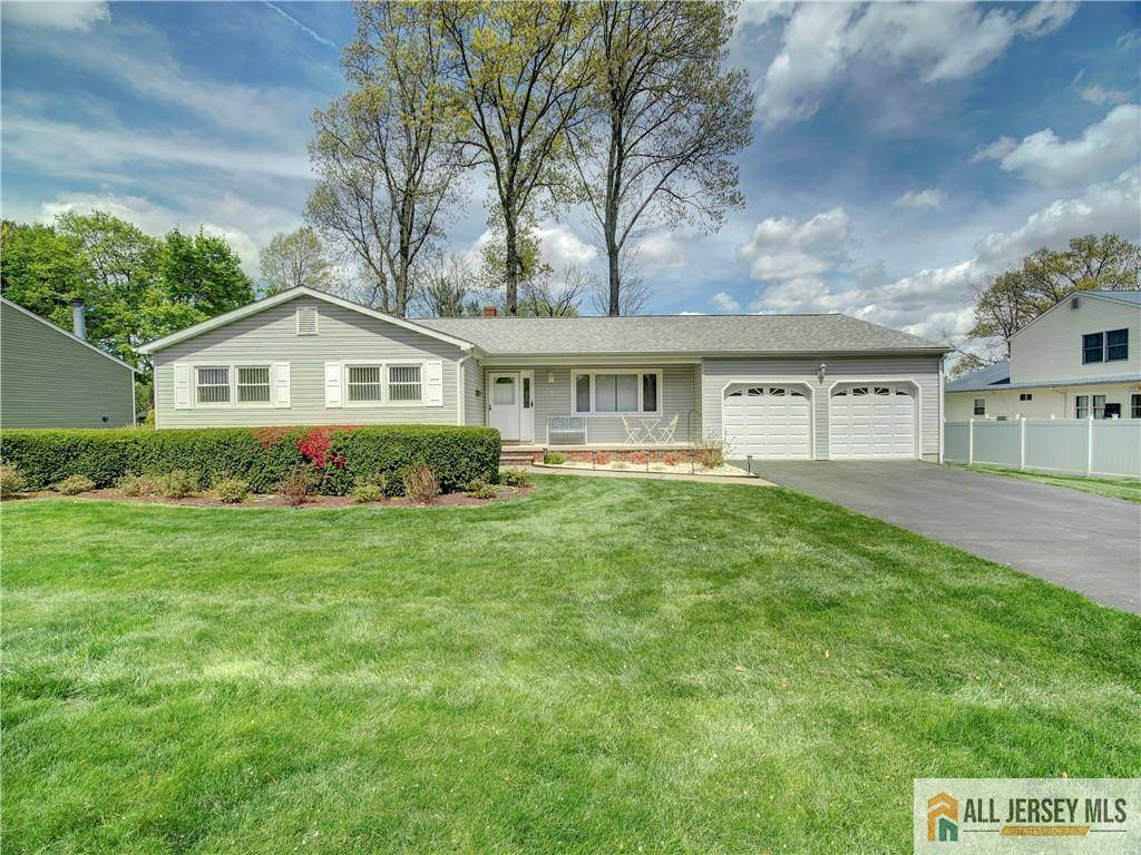 3 Camelot DR, East Brunswick, NJ 08816