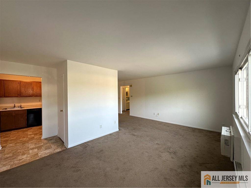Woodbridge Proper, NJ 07095,414 Cricket LN #414