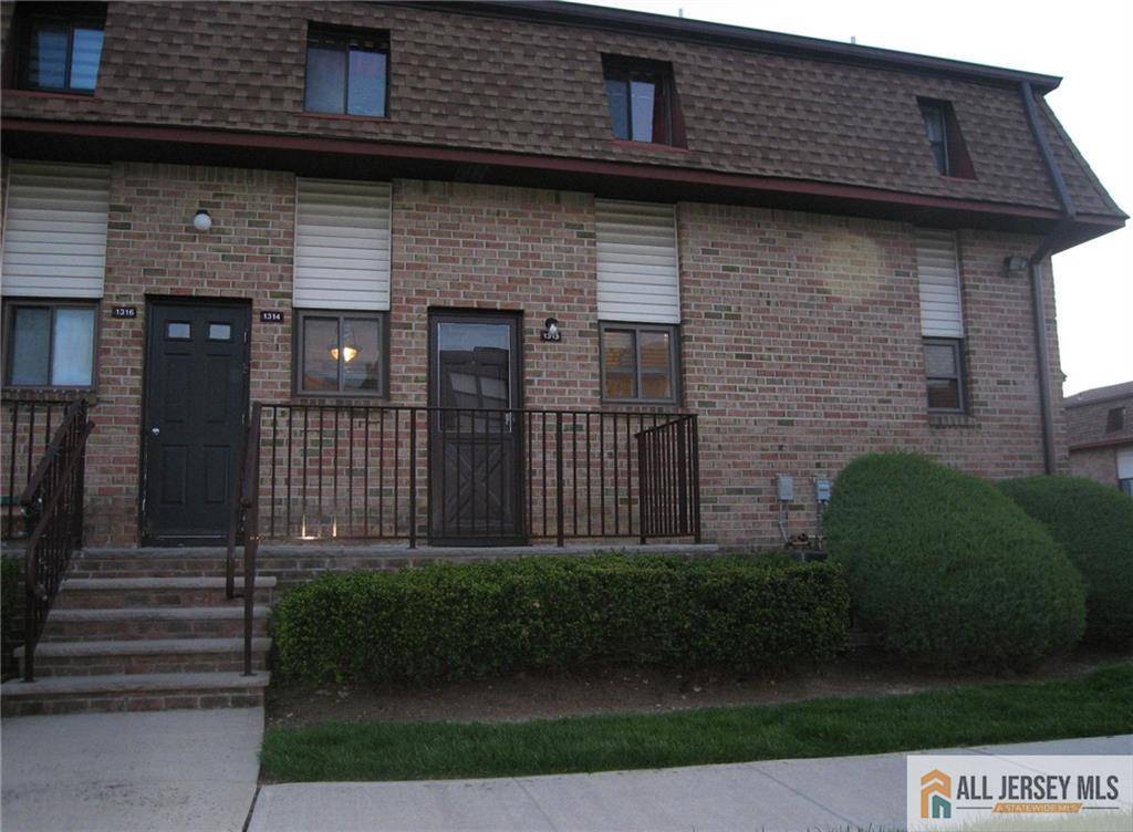 North Brunswick, NJ 08902,1313 N Oaks BLVD