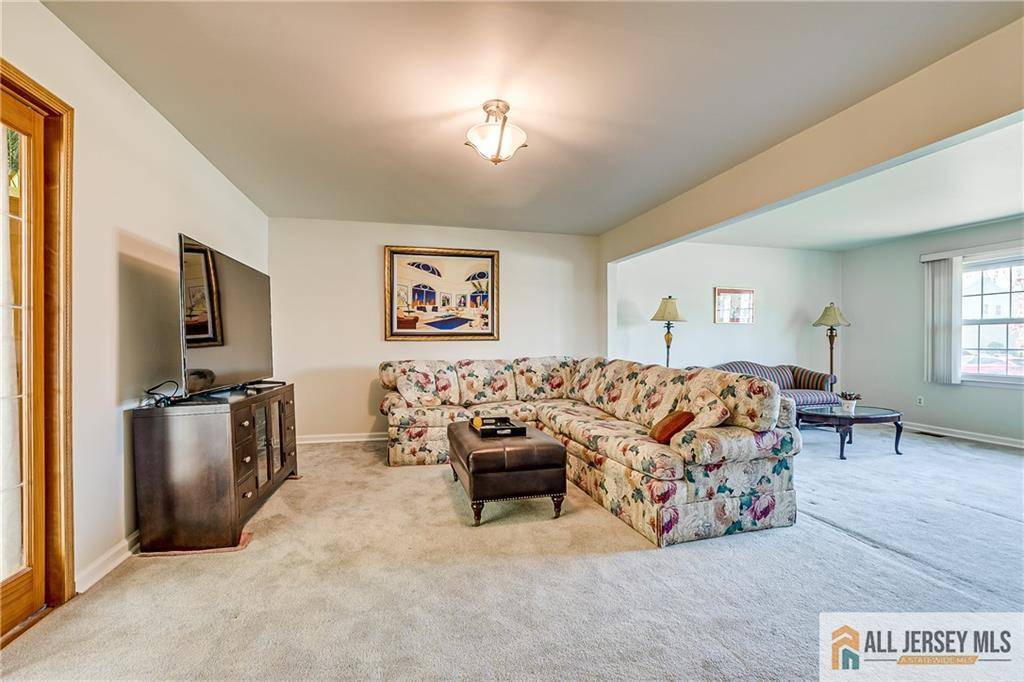 Plainsboro, NJ 08536,35 Groendyke LN