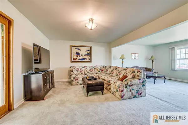 Plainsboro, NJ 08536,35 Groendyke LN