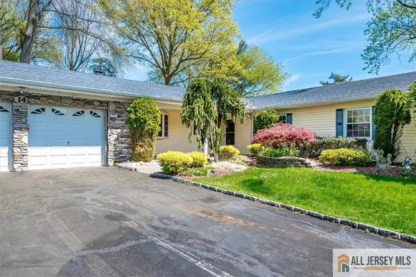 Manalapan, NJ 07726,14 Clinton DR