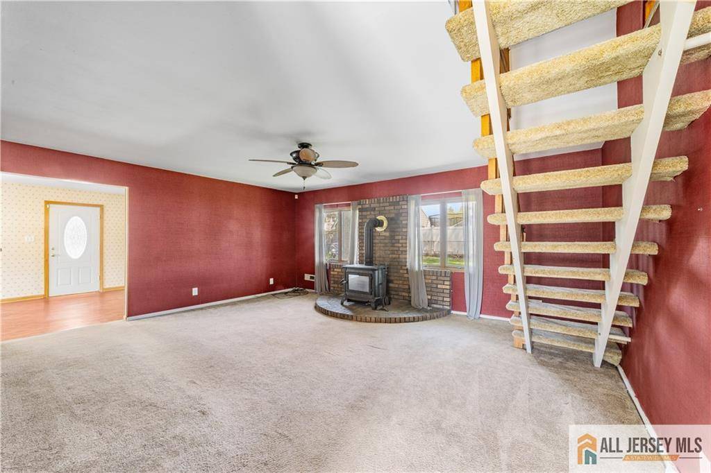 Old Bridge, NJ 08857,8 Farmbrook DR