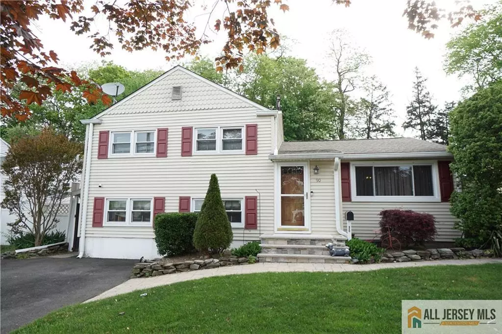 Sayreville, NJ 08859,90 Albert DR