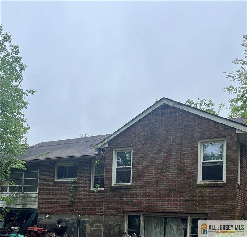 Milltown, NJ 08850,21 Louise DR