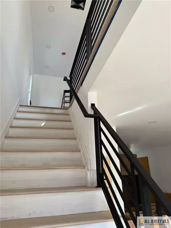 Perth Amboy, NJ 08861,374 Oak ST