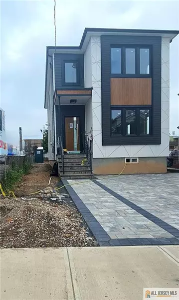 374 Oak ST, Perth Amboy, NJ 08861