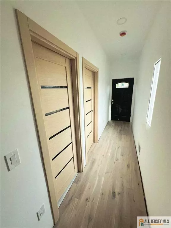 Perth Amboy, NJ 08861,374 Oak ST