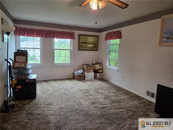 East Brunswick, NJ 08816,115 Griggs PL #115