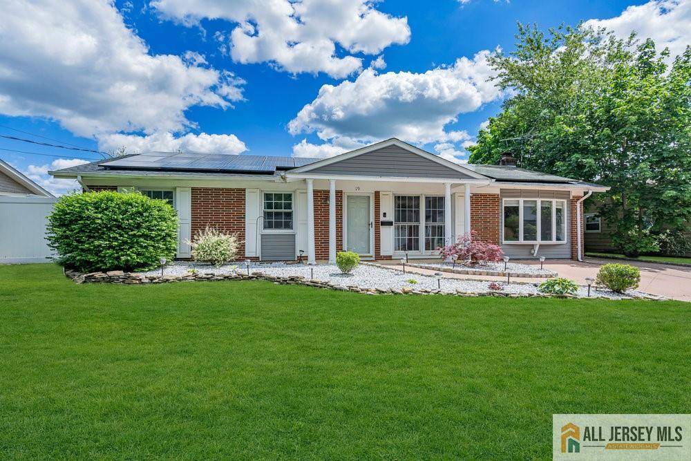 19 Evergreen TER, Monroe, NJ 08831