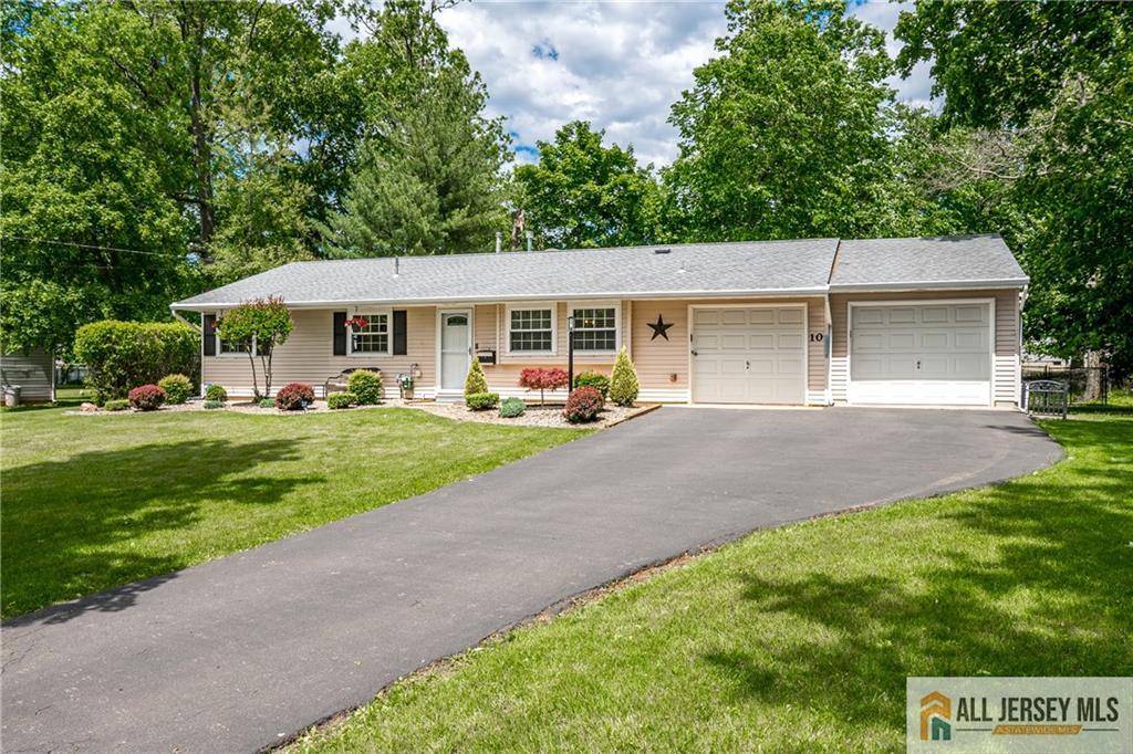 10 Ritter RD, South Brunswick, NJ 08824