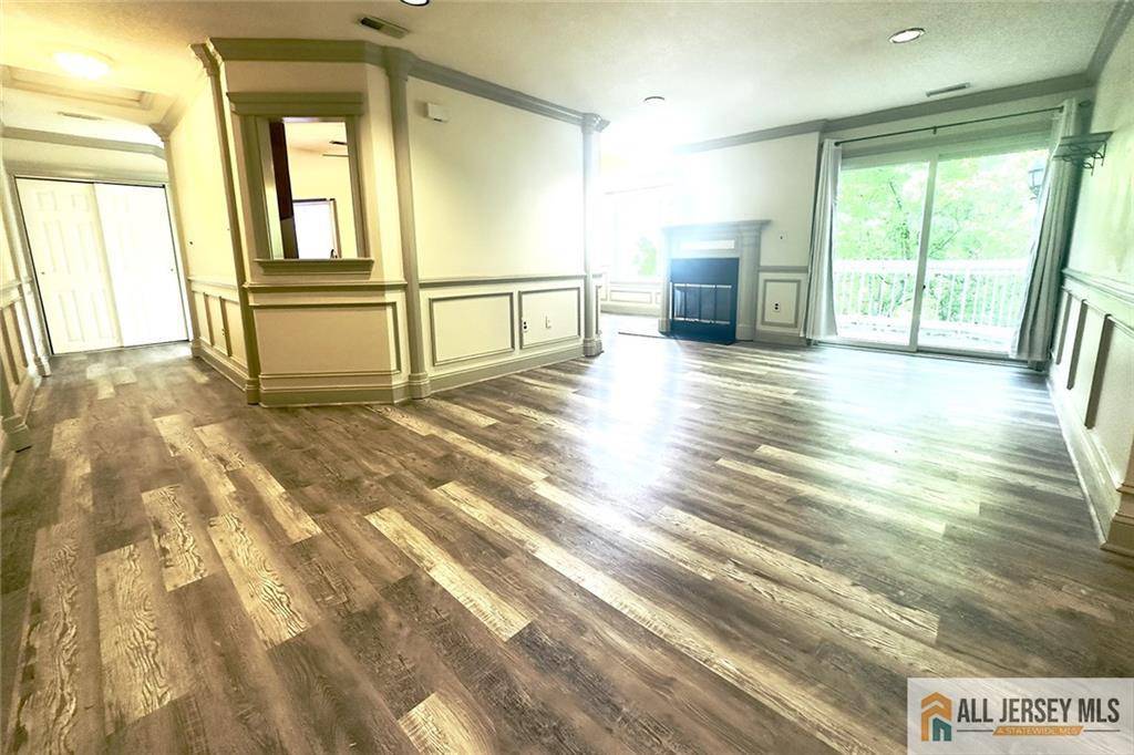 76 Farnham SQ #276, Sayreville, NJ 08859