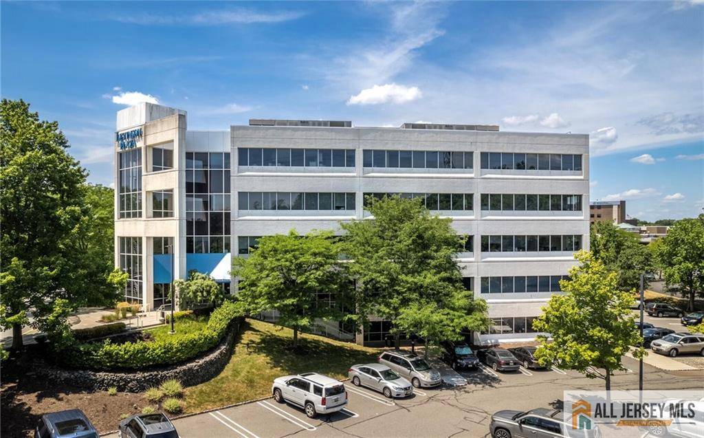 2 Lincoln HWY #311, Edison, NJ 08820
