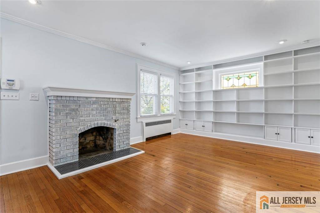 Roselle Park, NJ 07204,624 Sheridan AVE
