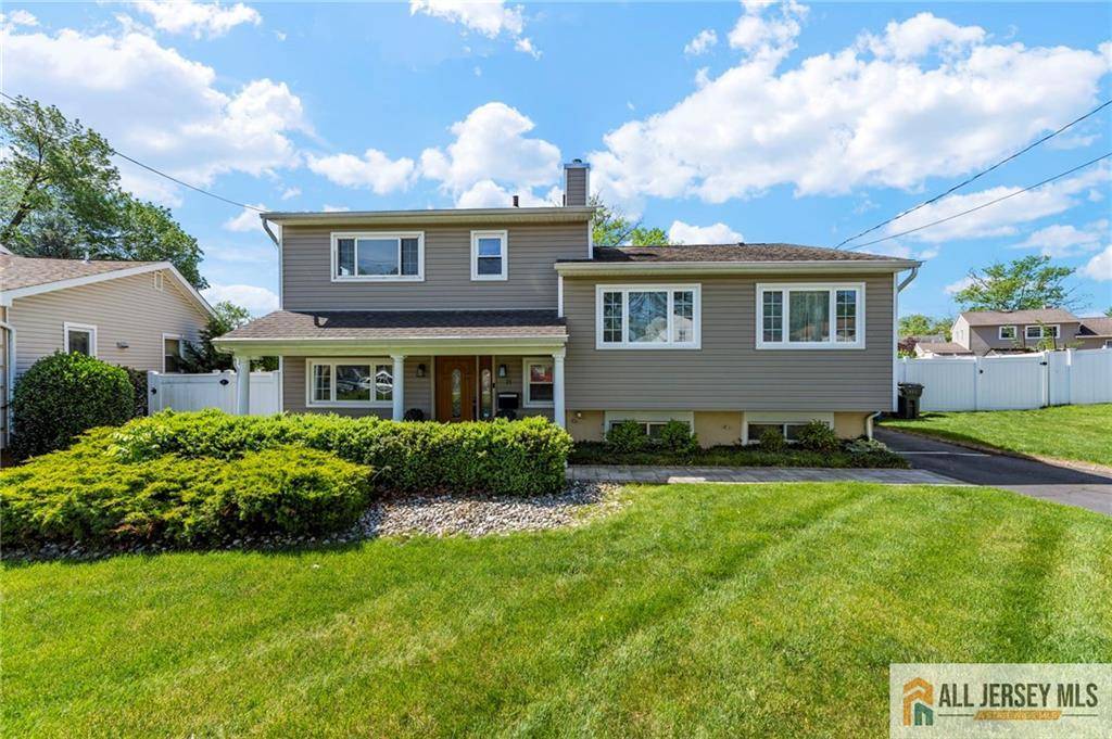 21 Starlight DR, Colonia, NJ 07067