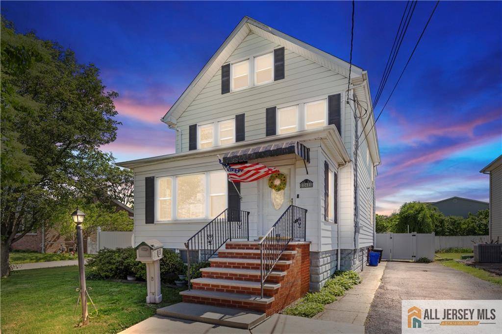 6 Hermann ST, Carteret, NJ 07008