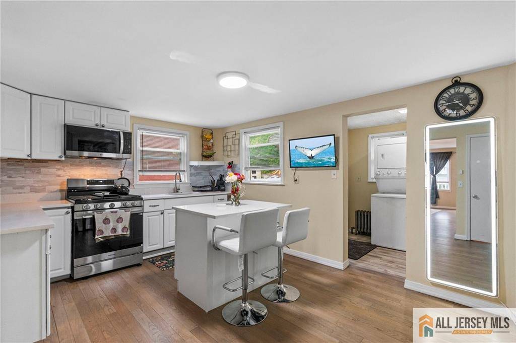 Dunellen, NJ 08812,556 South AVE