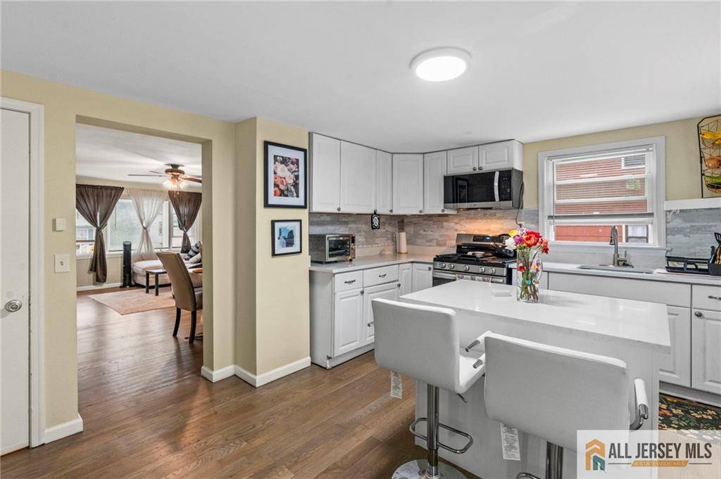 Dunellen, NJ 08812,556 South AVE