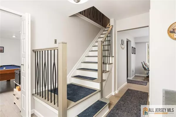 Plainsboro, NJ 08536,61 Hamilton LN