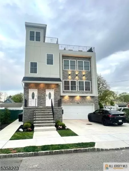 Orange, NJ 07050,476 Meade ST #1A