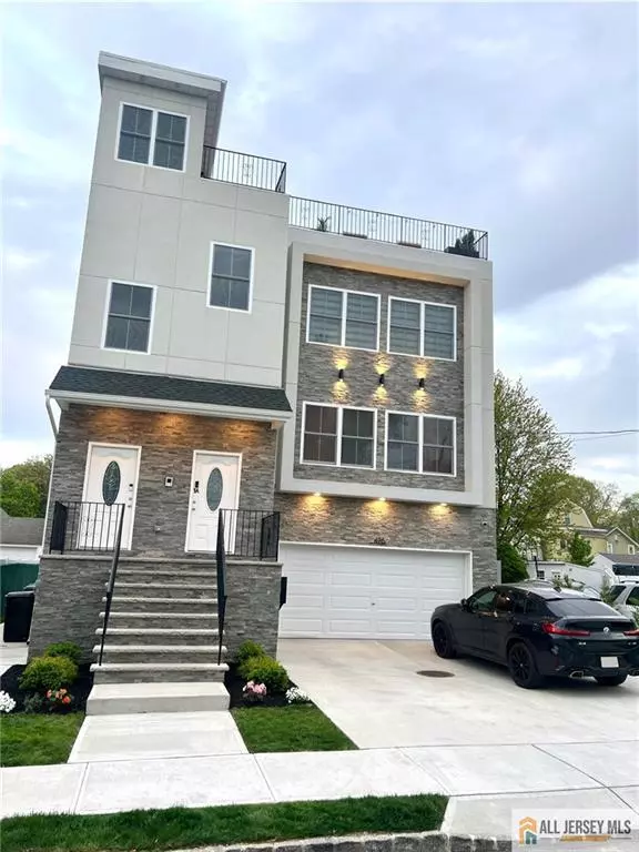 Orange, NJ 07050,476 Meade ST #1A