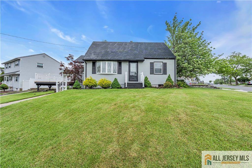 99 Crestview RD, Fords, NJ 08863