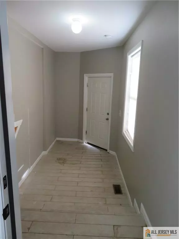 Elizabeth, NJ 07206,71 Erie ST