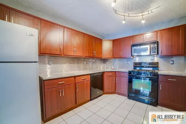 North Brunswick, NJ 08902,115 Albury WAY