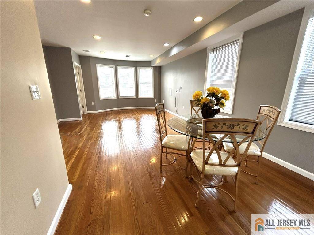 Perth Amboy, NJ 08861,586 Jacques ST #2