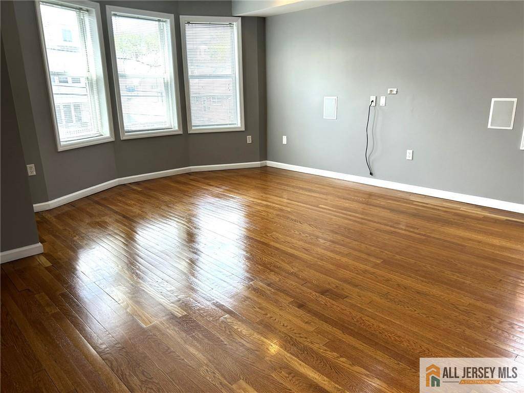 Perth Amboy, NJ 08861,586 Jacques ST #2